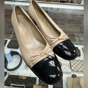 Salvatore Ferragamo leather‎ bow tie pumps women’s 7.5